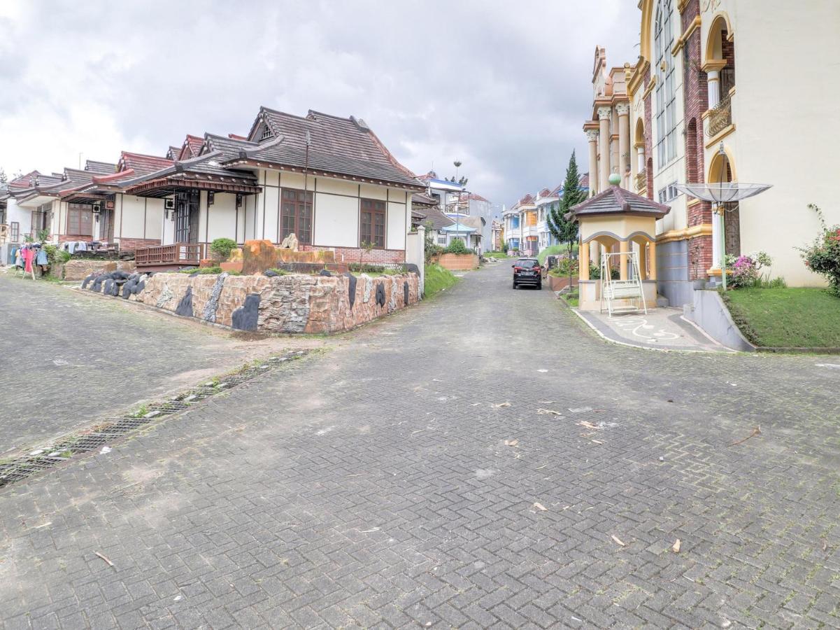 Oyo 2997 Grand Suites Palace 2 Sindanglaya Exterior foto